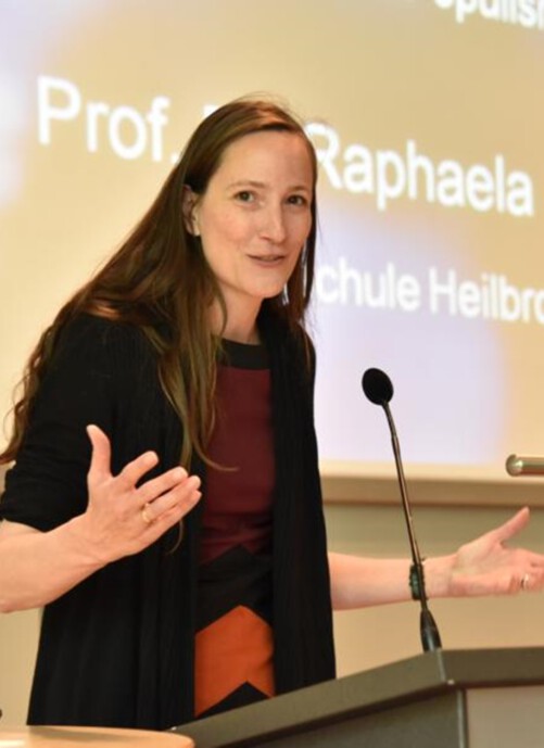 Prof. Dr. Raphaela Henze